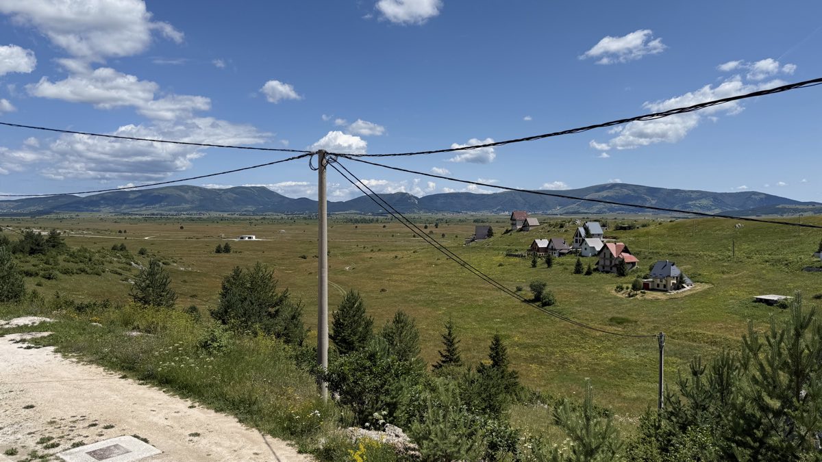 Panorama Kupreškog polja i okolnih planina