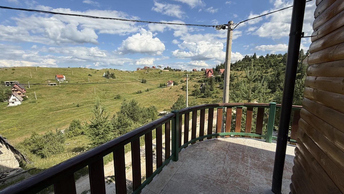 Bočni balkon s otvorenim pogledom